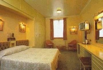 Premier West Th Hotel Лондон Екстериор снимка