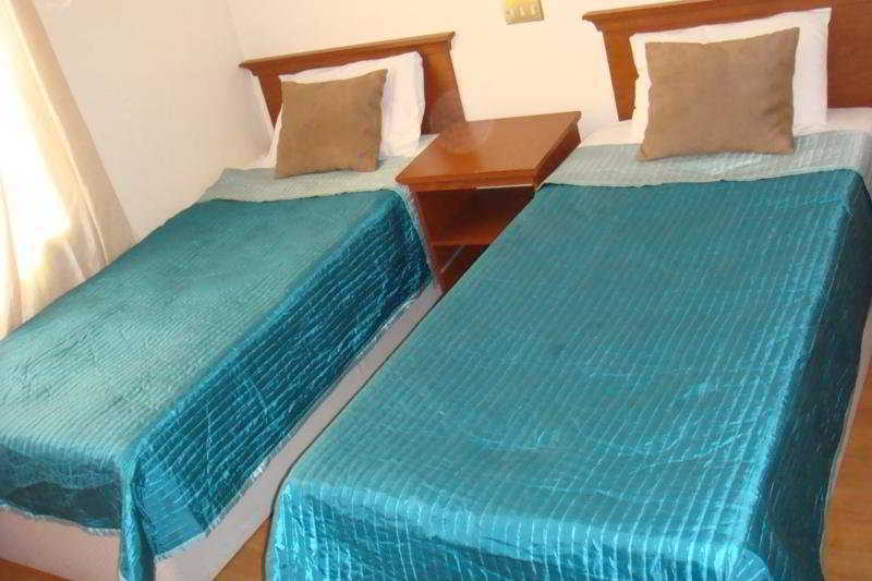Premier West Th Hotel Лондон Екстериор снимка